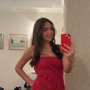 Meet your Posher, Daniella